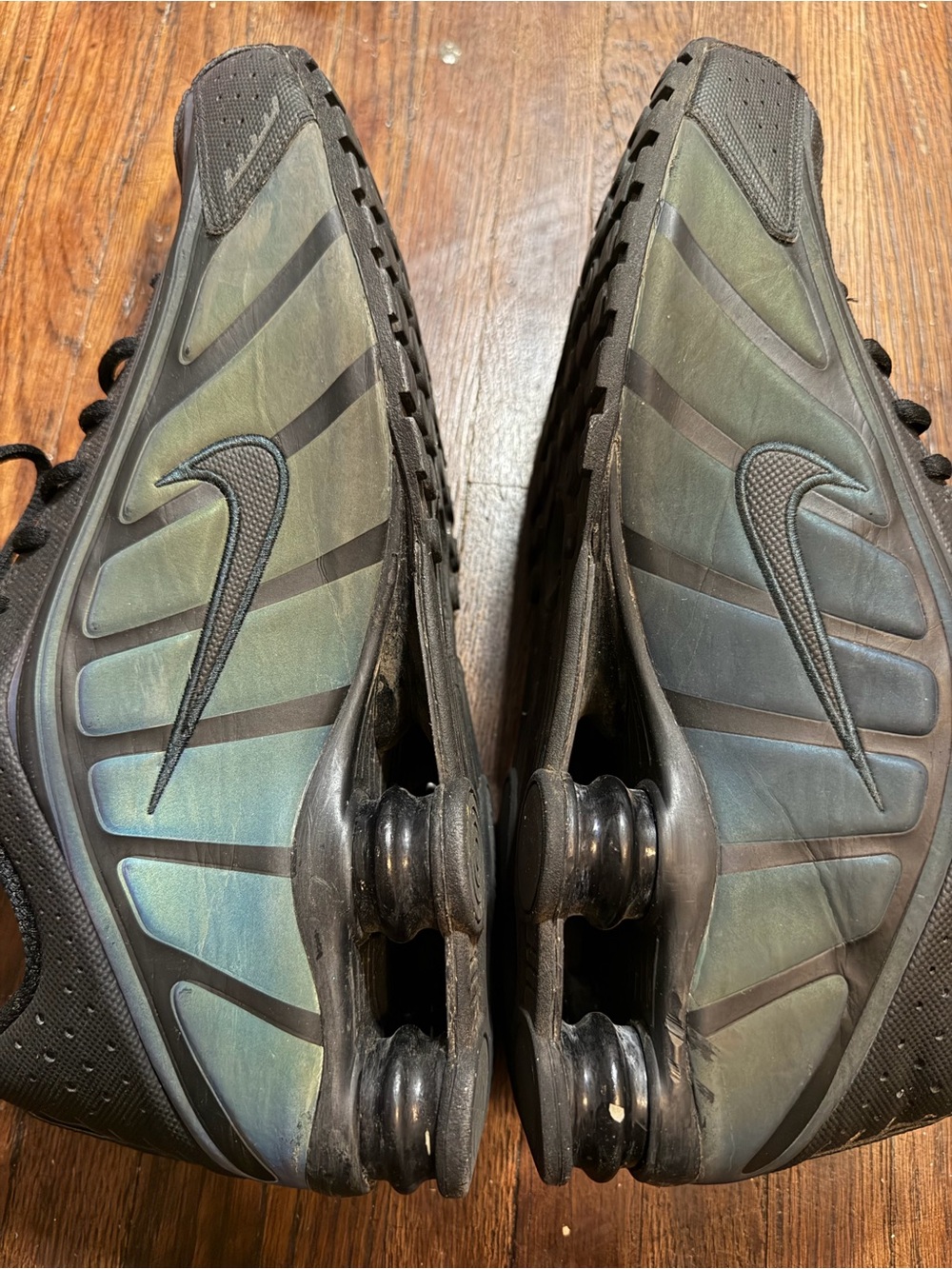 Nike Shox R4 SE Black Seaweed Iridescent Sneakers Men’s Size 13 - Picture 3 of 9